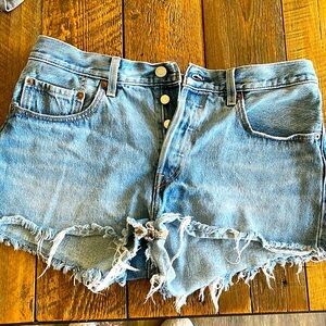 🤍Mid Rise Levi Shorts sz 30🤍